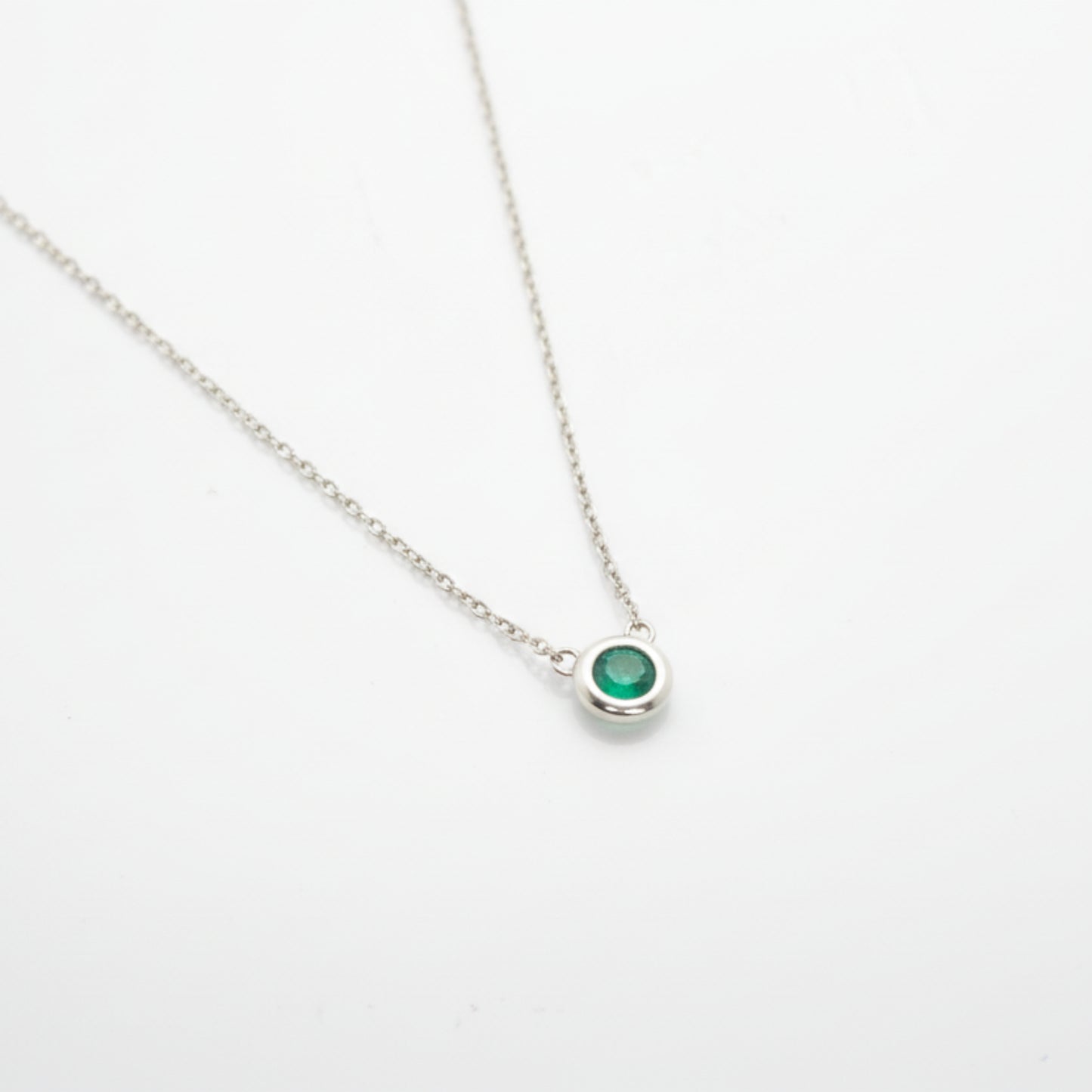 Bezel Set Round Emerald Necklace