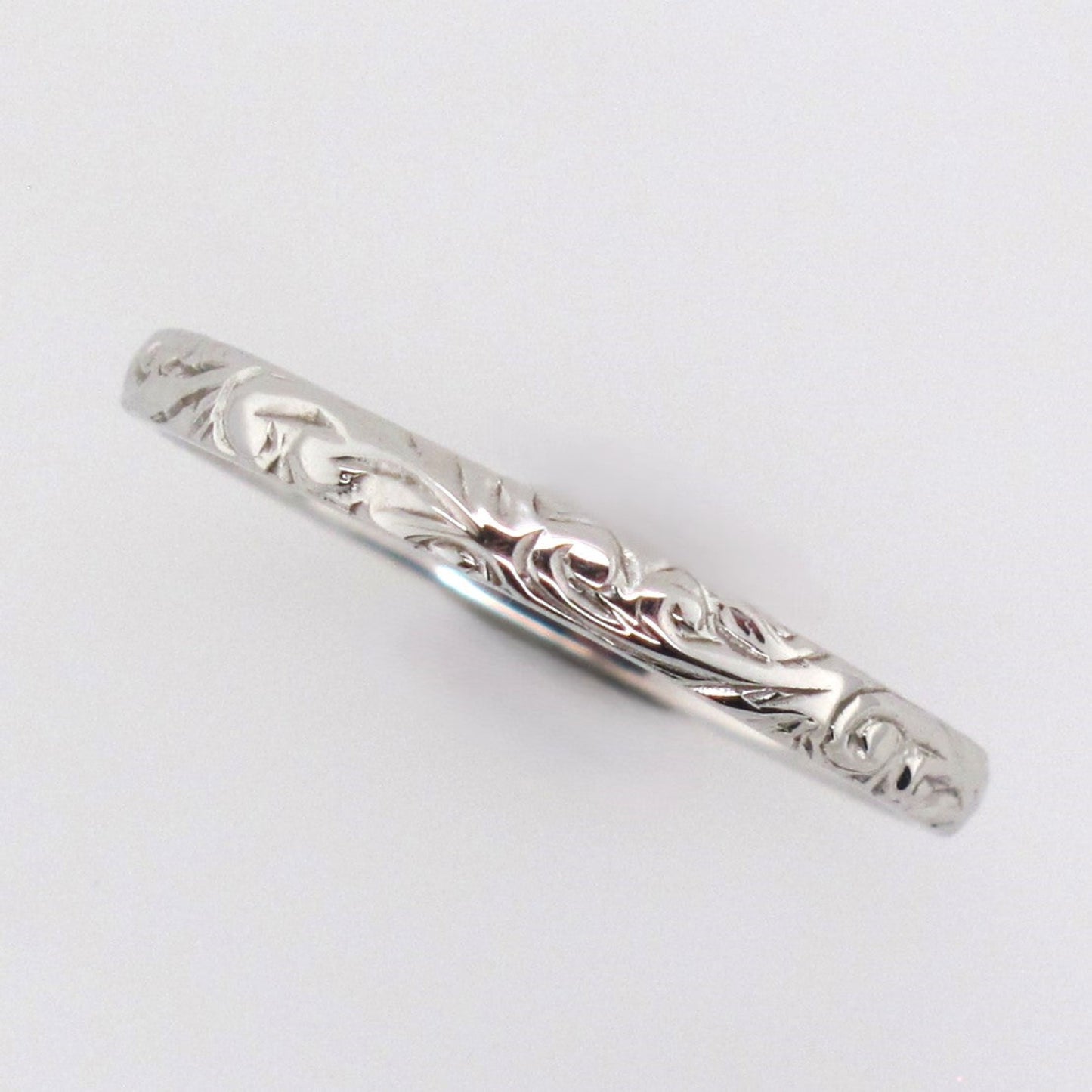 18ct White Gold Antique Style Wedding Ring