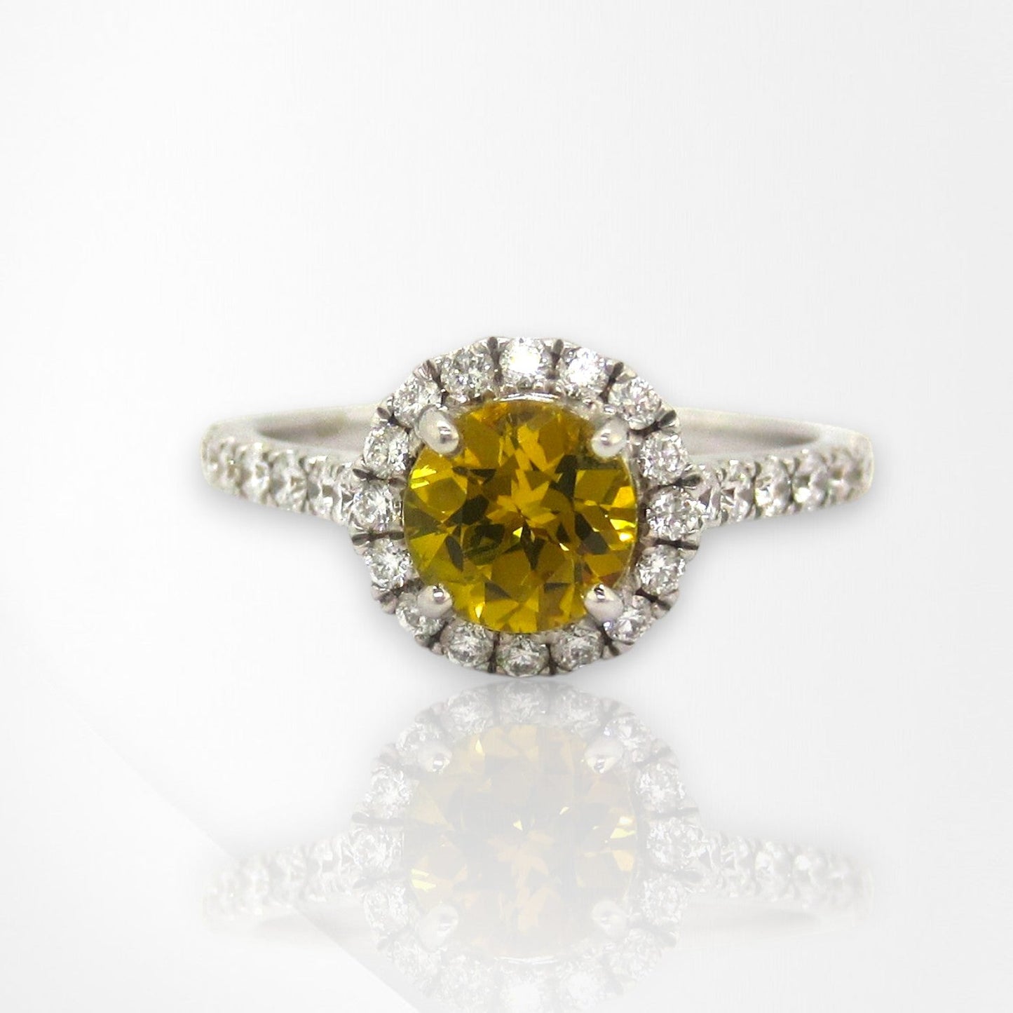 18ct White Gold Australian Golden Sapphire Ring