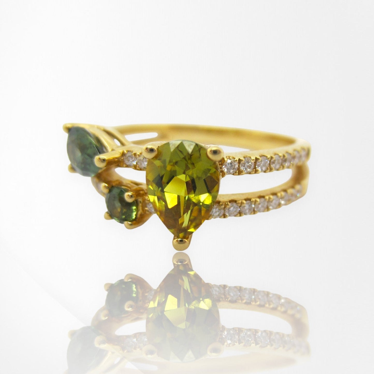 18ct Yellow Gold Brilliant Cut Multi-Colour Australian Sapphire Split Ring