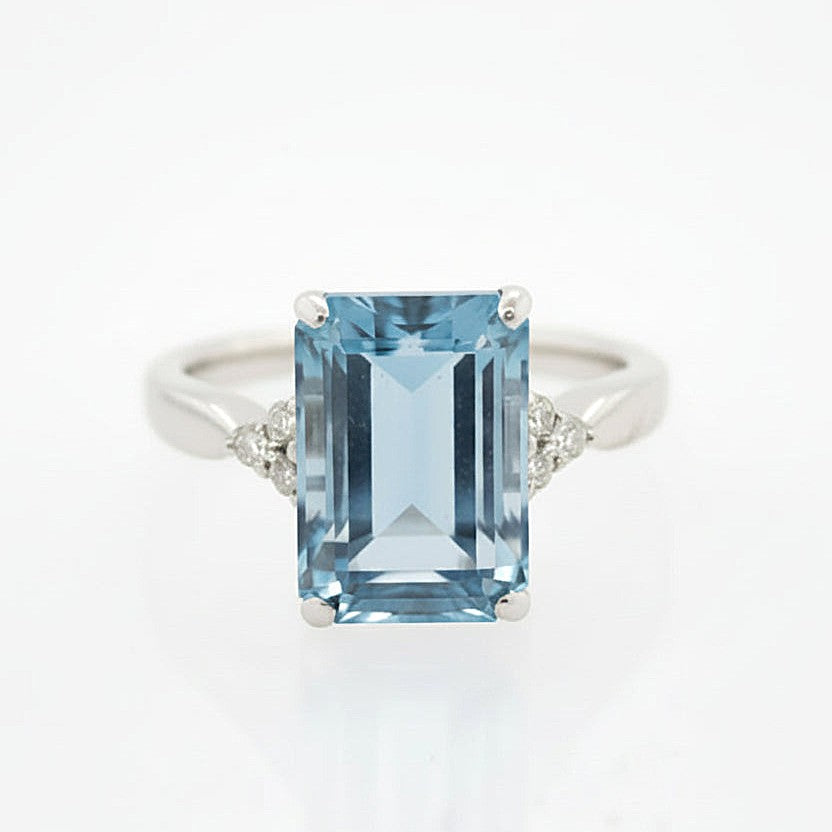 18ct White Gold Aquamarine & Diamond Ring