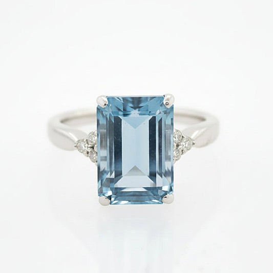 18ct White Gold Aquamarine & Diamond Ring