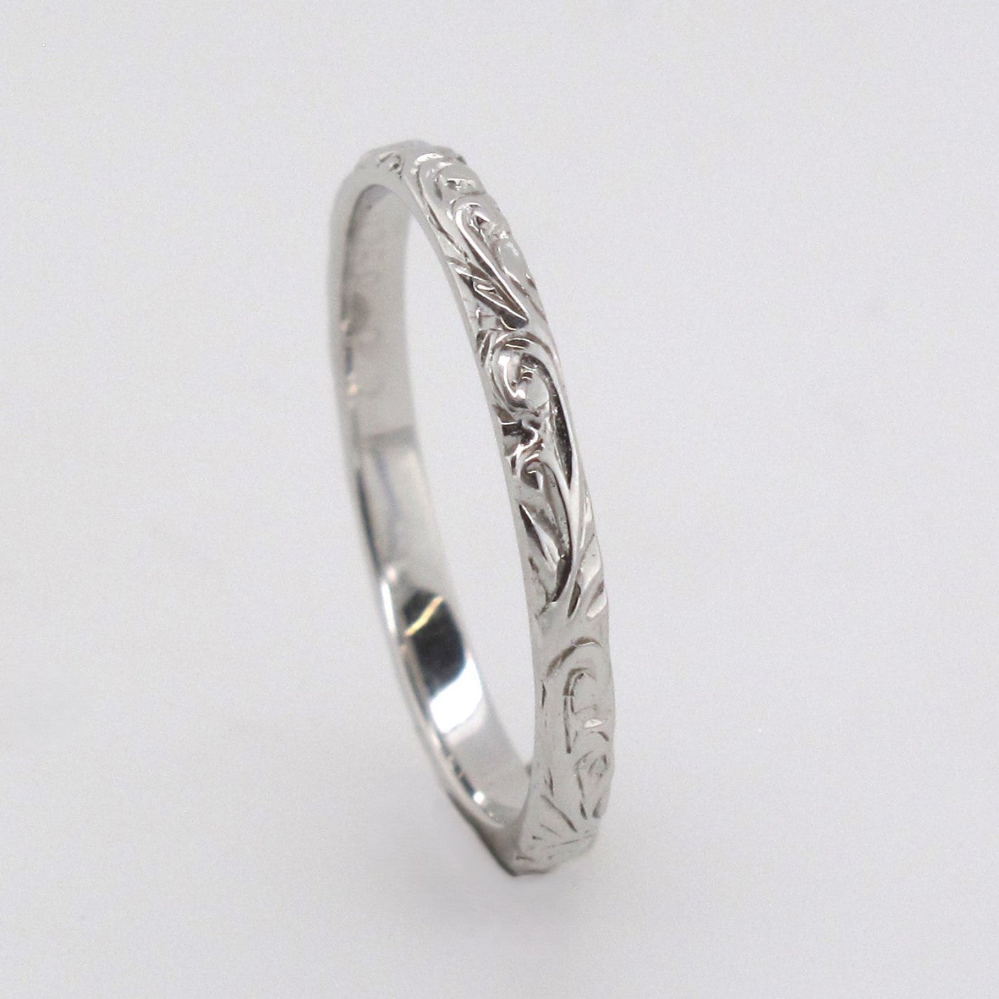 18ct White Gold Antique Style Wedding Ring