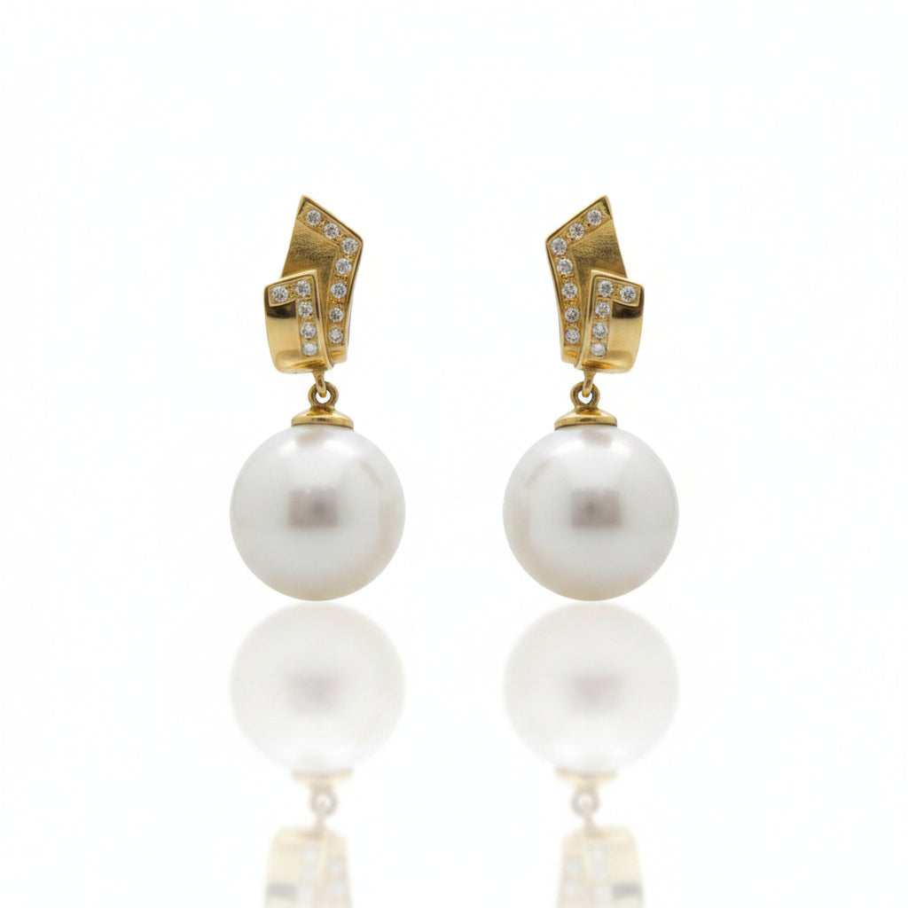 18ct Yellow Gold Broome Pearl & Diamond Huggies