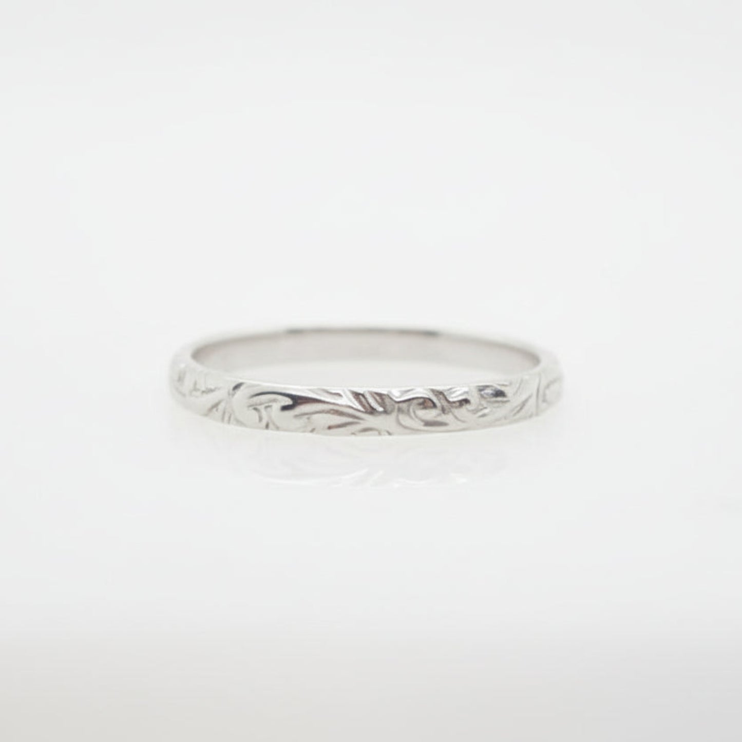 18ct White Gold Antique Style Wedding Ring