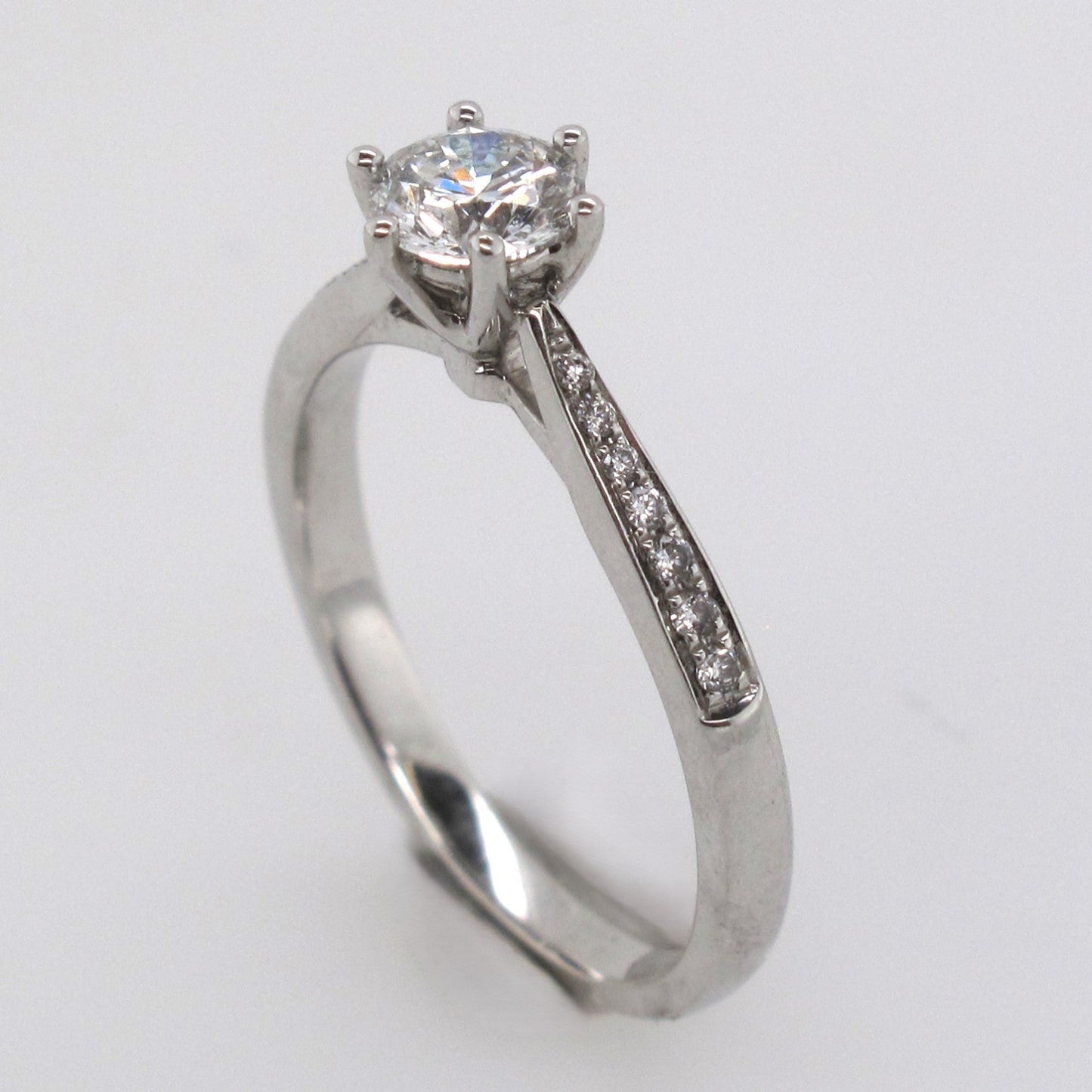 Handmade Round Brilliant Cut Diamond Ring